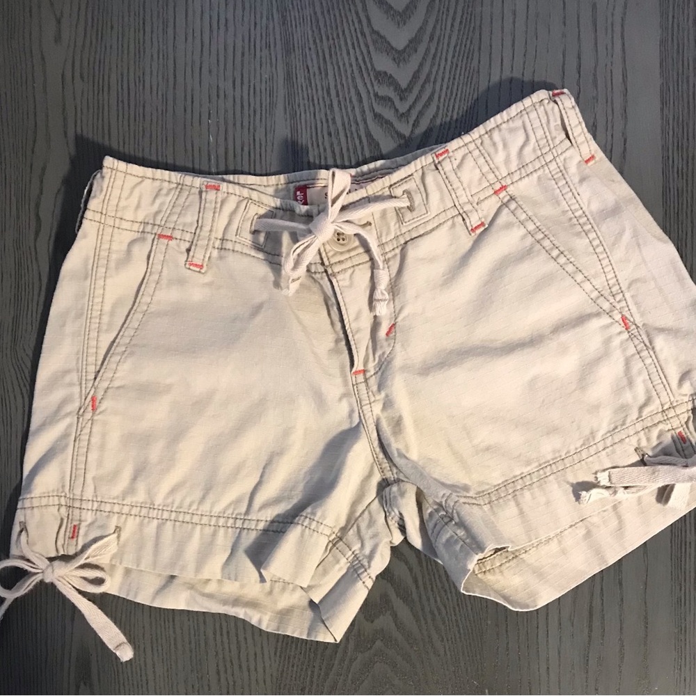 COPY - Levi’s Khaki Shorts EUC